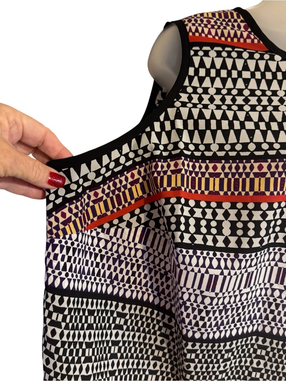 LIZ CLAIBORNE   Black, Red & Cream Geometric Sleeveless Top  PLUS: 1X   #Z - Picture 3 of 9